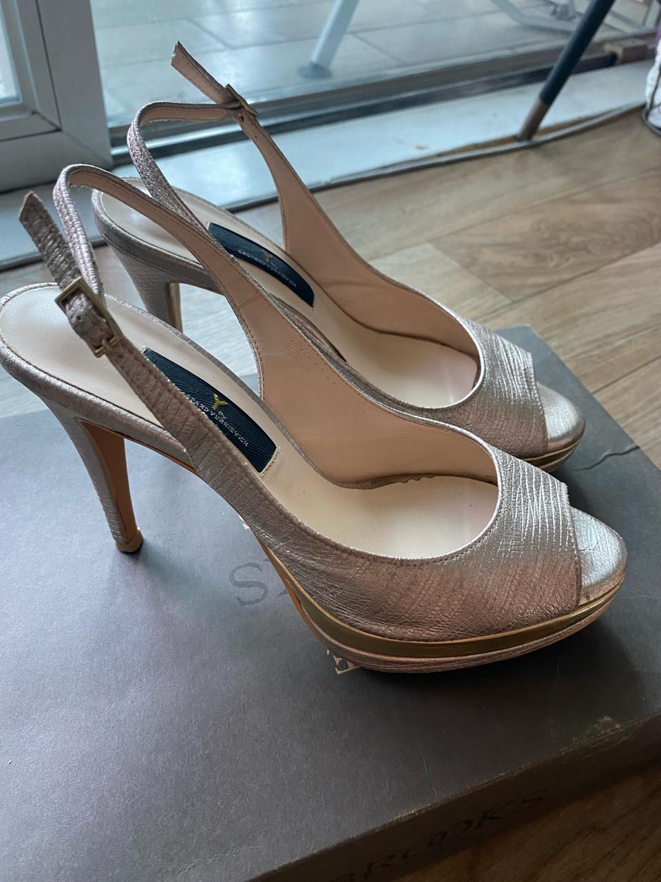 (가격인하)세라 오픈토 슬링백 하이힐(240)