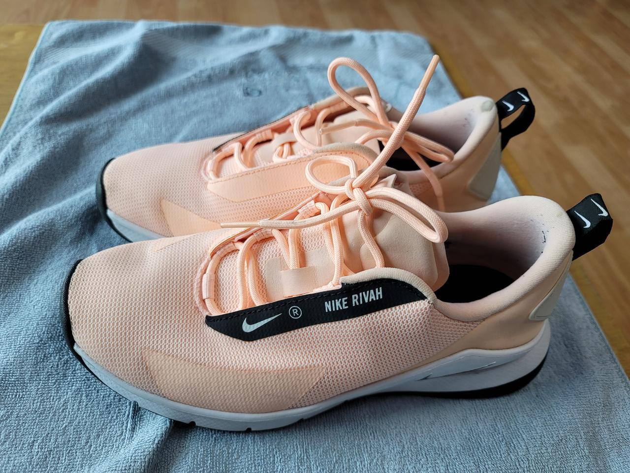 나이키 240  여성화.상태A급