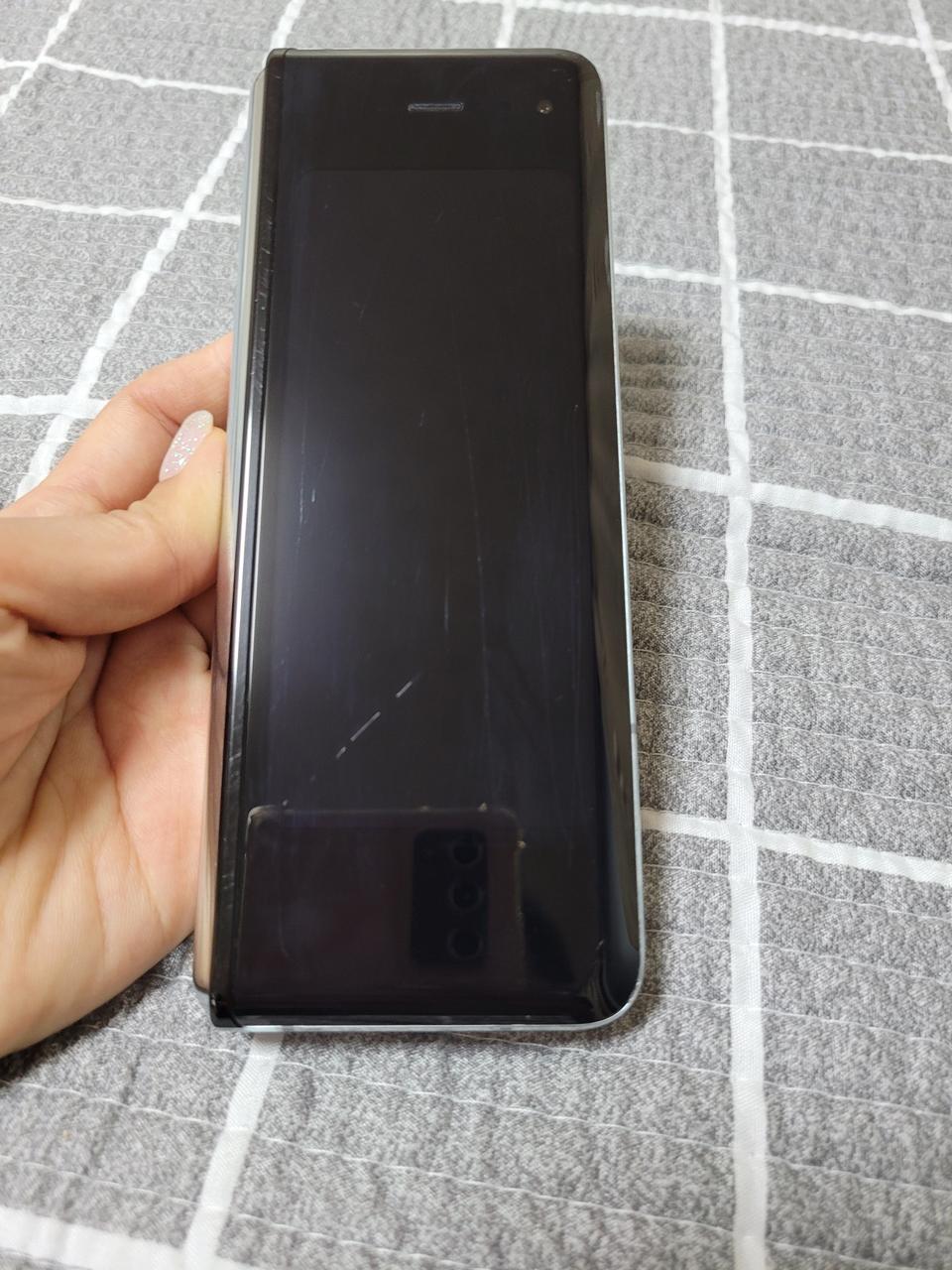 갤럭시폴드1(F907)512기가 실버 단품정상해지36만원에팝니다