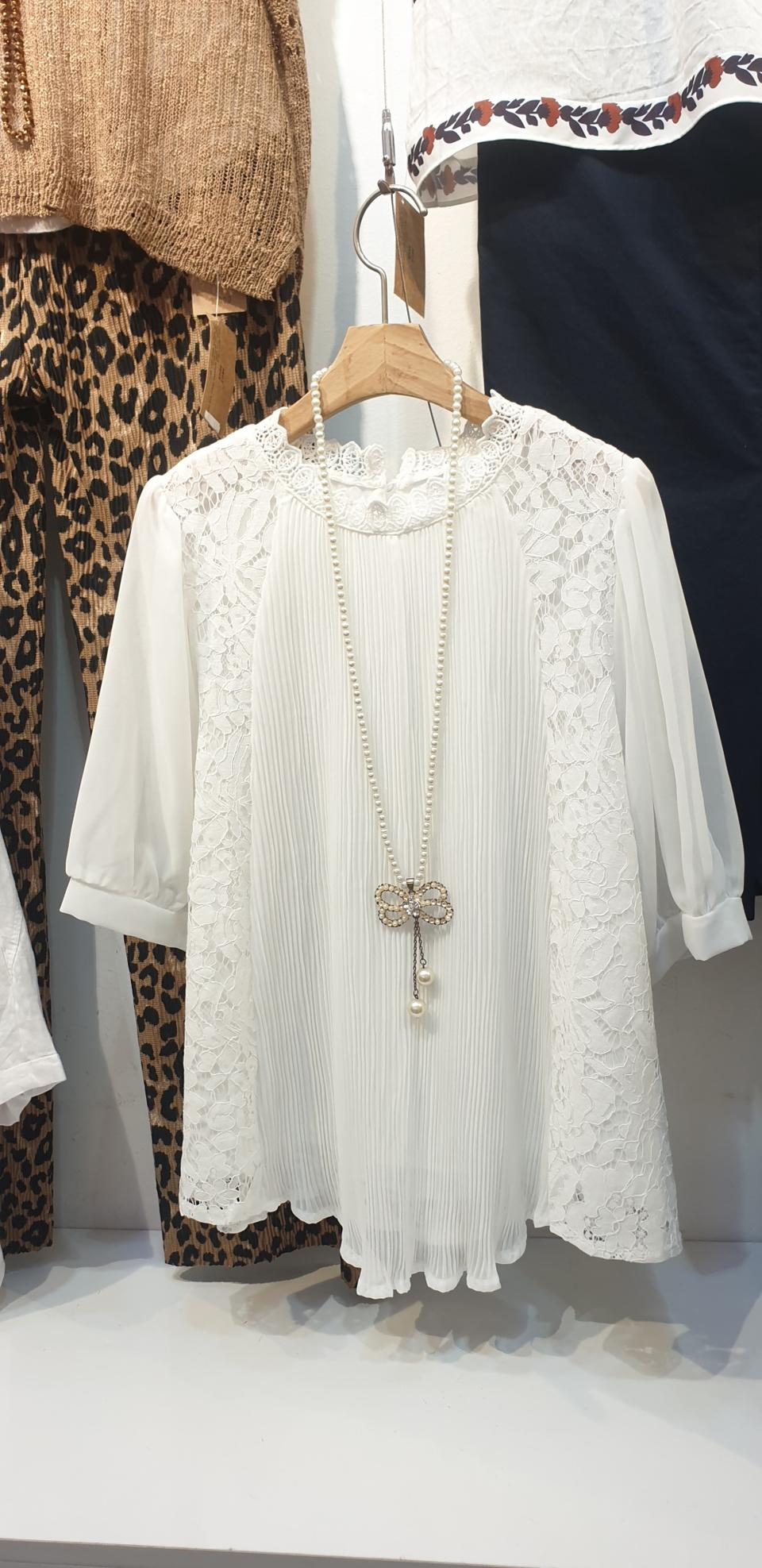 쉬폰레이스플리츠 블라우스