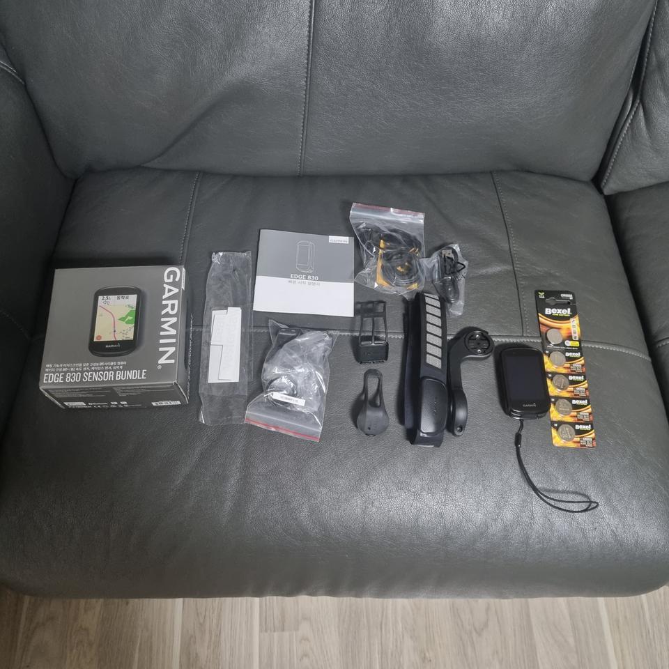 가민 엣지 830 번들 풀셋 + 센서 배터리 1줄 포함 팝니다
