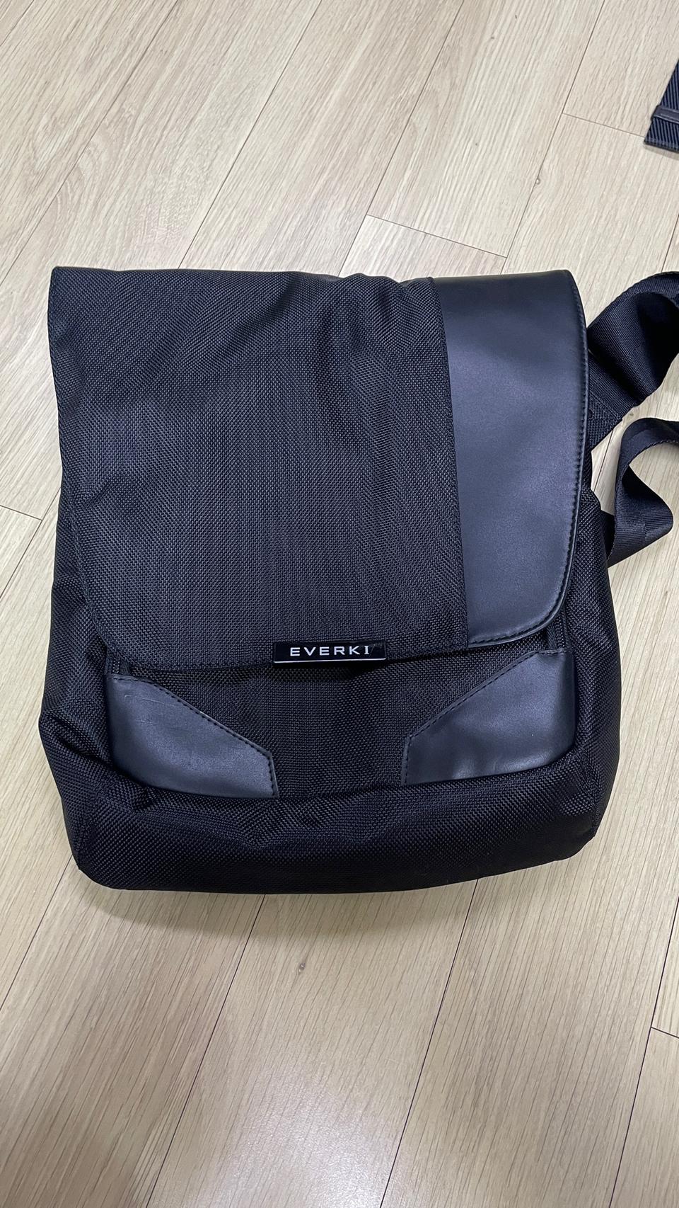 에버키 메신저백 베뉴 eks622