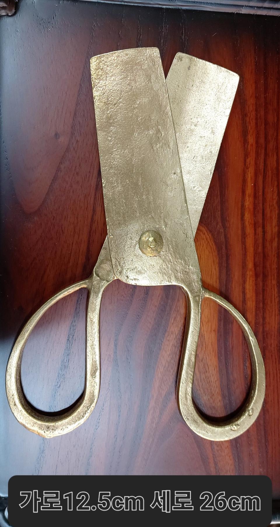 옛날 황동 엿가위 작은것 3만원. 큰것 4만원