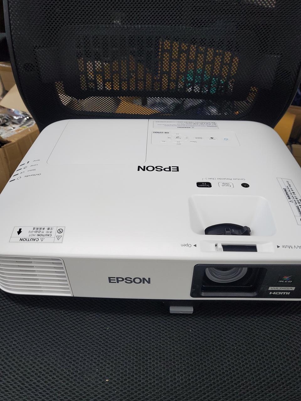 중고빔프로젝터 엡손 eb-1985wu 4800안시 프로젝터