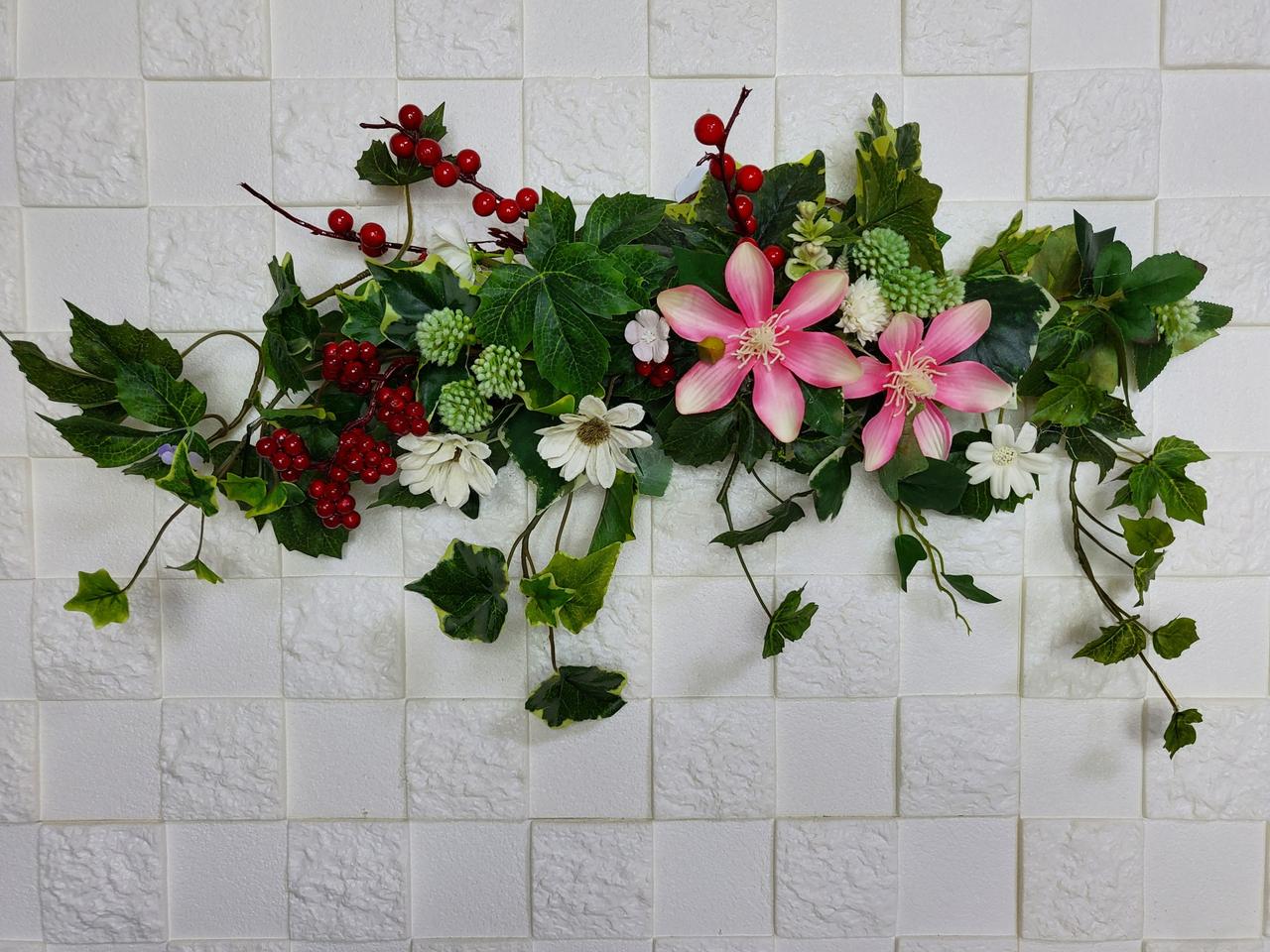 핑크 클레마티스와 빨강 열매 조화 가렌듸