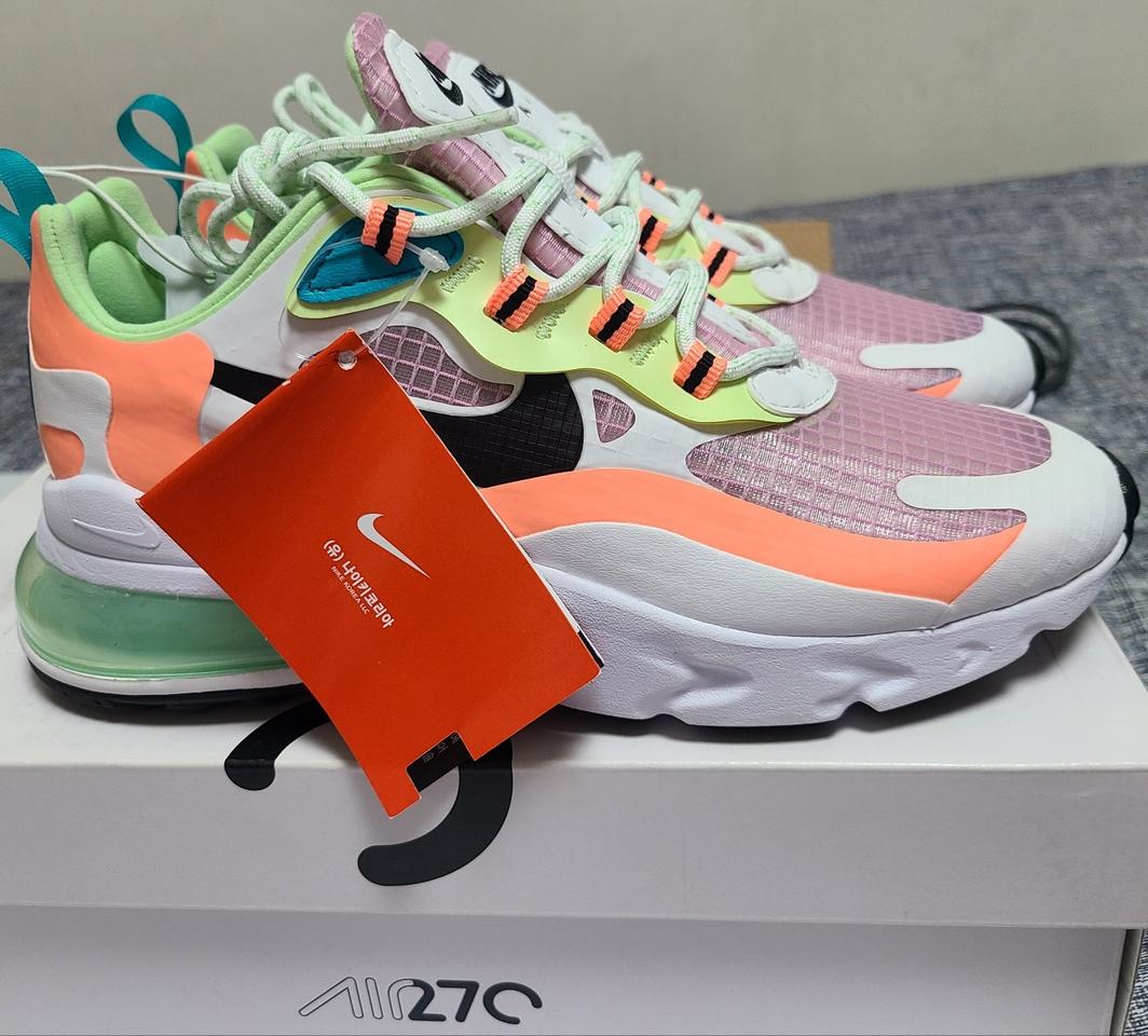 <새상품> 나이키 에어맥스 270 리액트 (240mm)