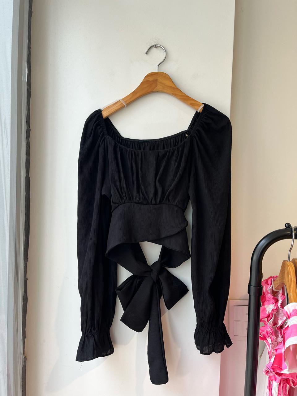 새상품 세일 크롭 리본 블라우스 블랙 스퀘어 프로필 상의