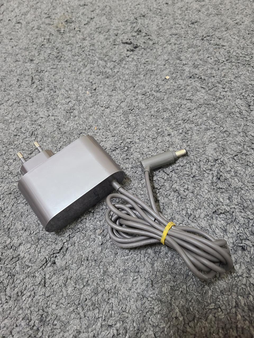 다이슨 무선청소기 충전기 V6 V7 V8용 충전기 220V (정품)