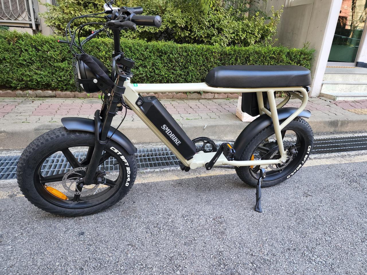 smd v2바이크판매합니다 전기자전거 등받이 발판 자물쇠 새거다드립니다.