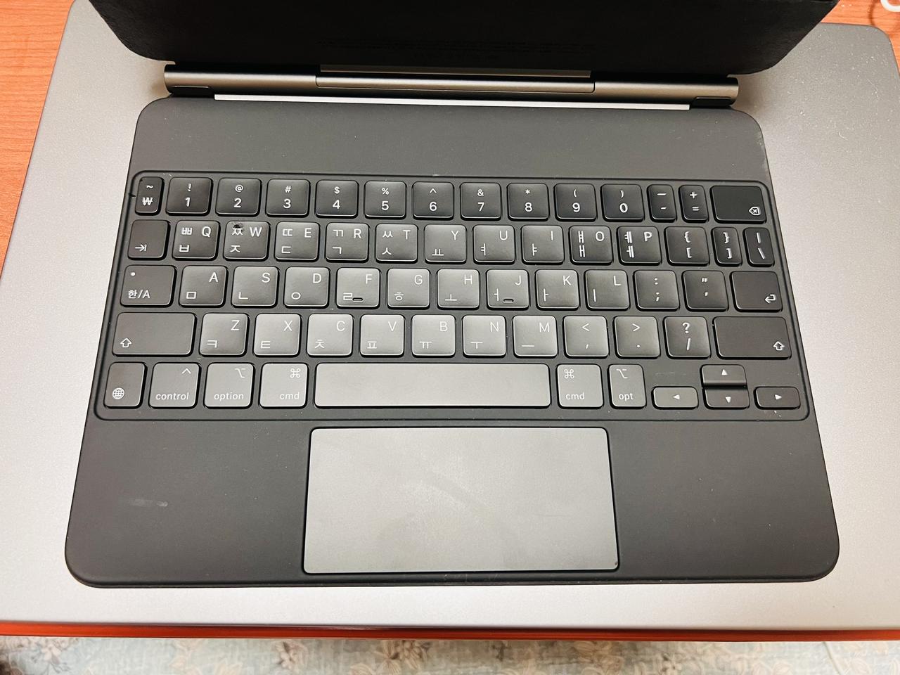 [중고] 아이패드 매직 키보드 판매합니다.