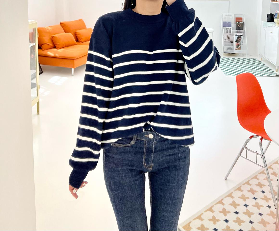 # (남녀공용) 스트라이프 니트 오버핏 단가라 라운드넥 줄무늬