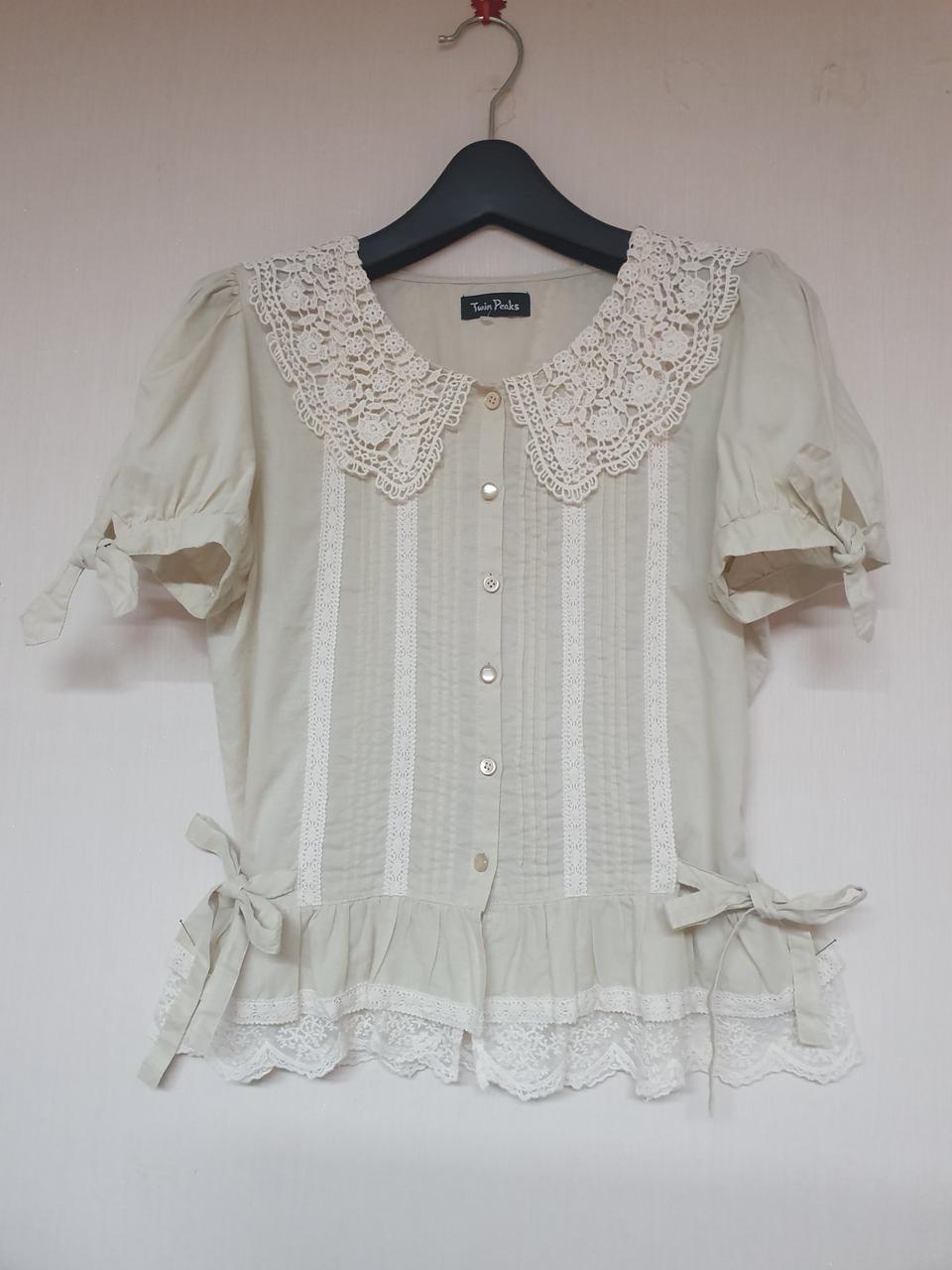 레이스카라 소매리본 블라우스