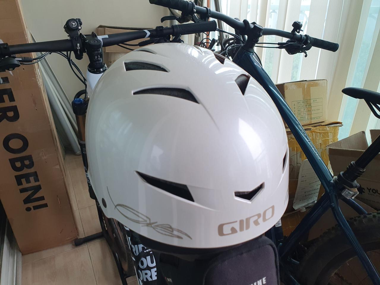 지로 마카이 어반 자전거 헬멧