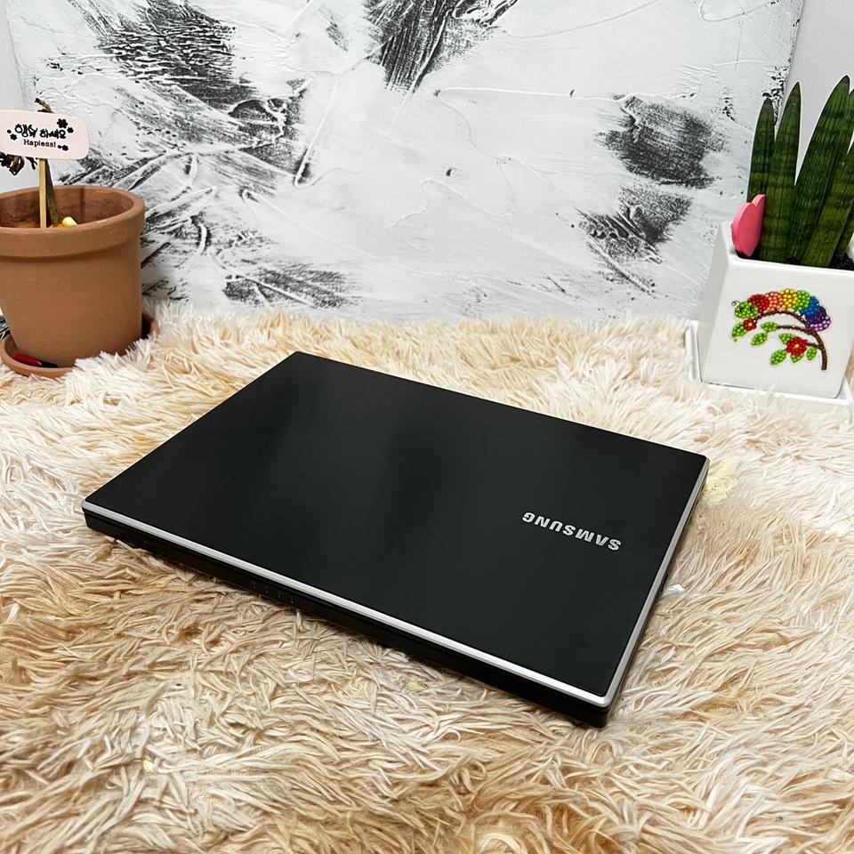 삼성 (13인치) i5-2세대 블랙색상 노트북 사무용 노트북 판매합니다.