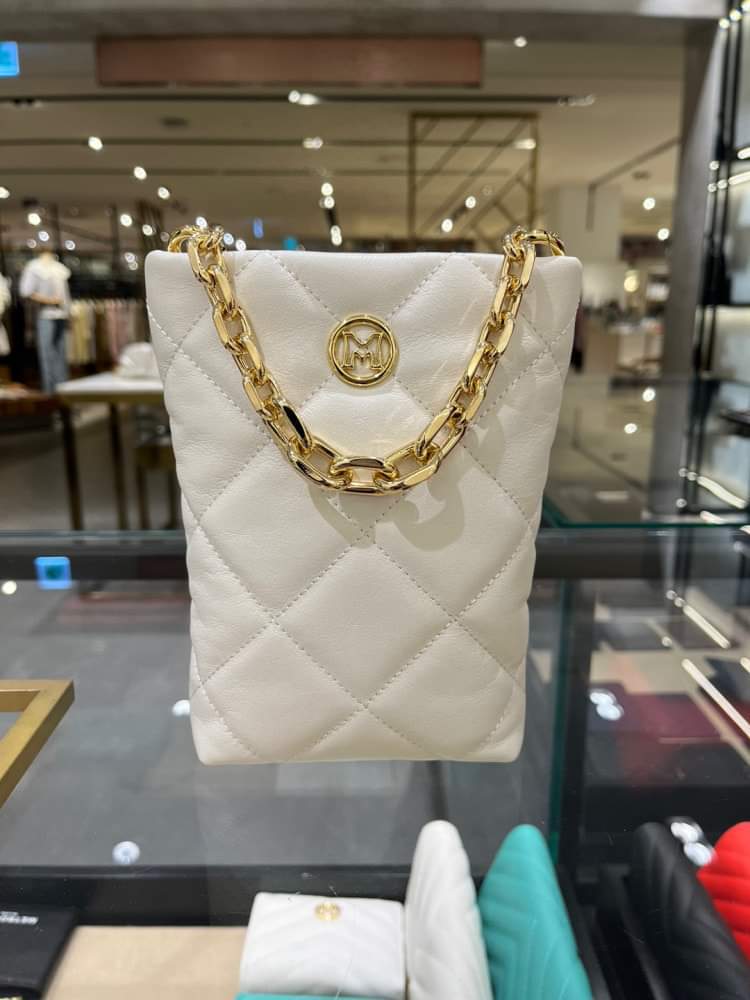 메트로시티 여성의  명품 숄더백 거의 미사용 새상품 선물로 가능합니다