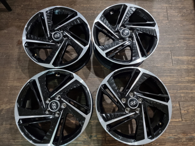 아반떼 CN7 N라인 18인치 휠 팝니다