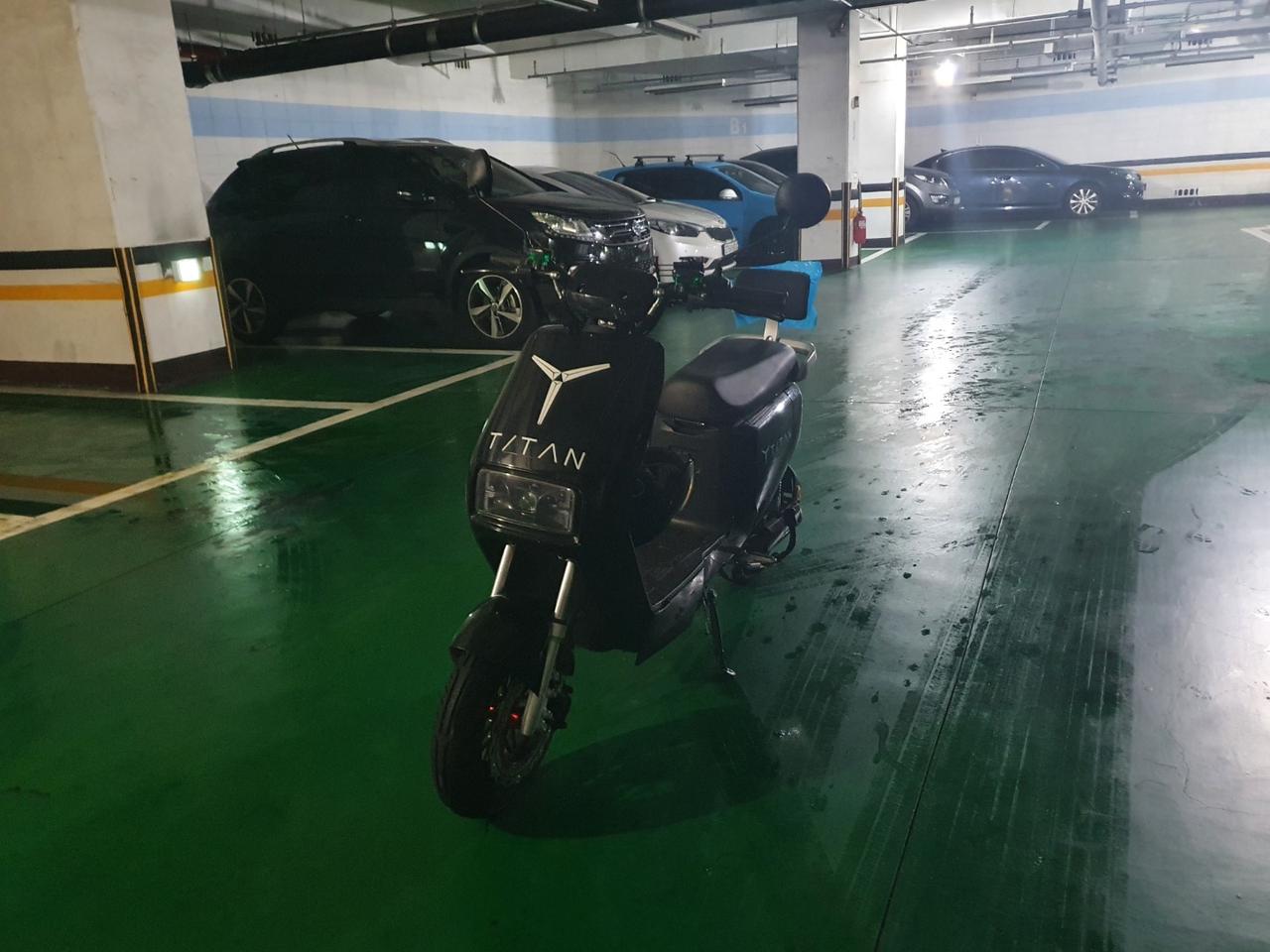 타이탄1000 25A  전기스쿠터 전동스쿠터 판매합니다 배달용가방 렉포함