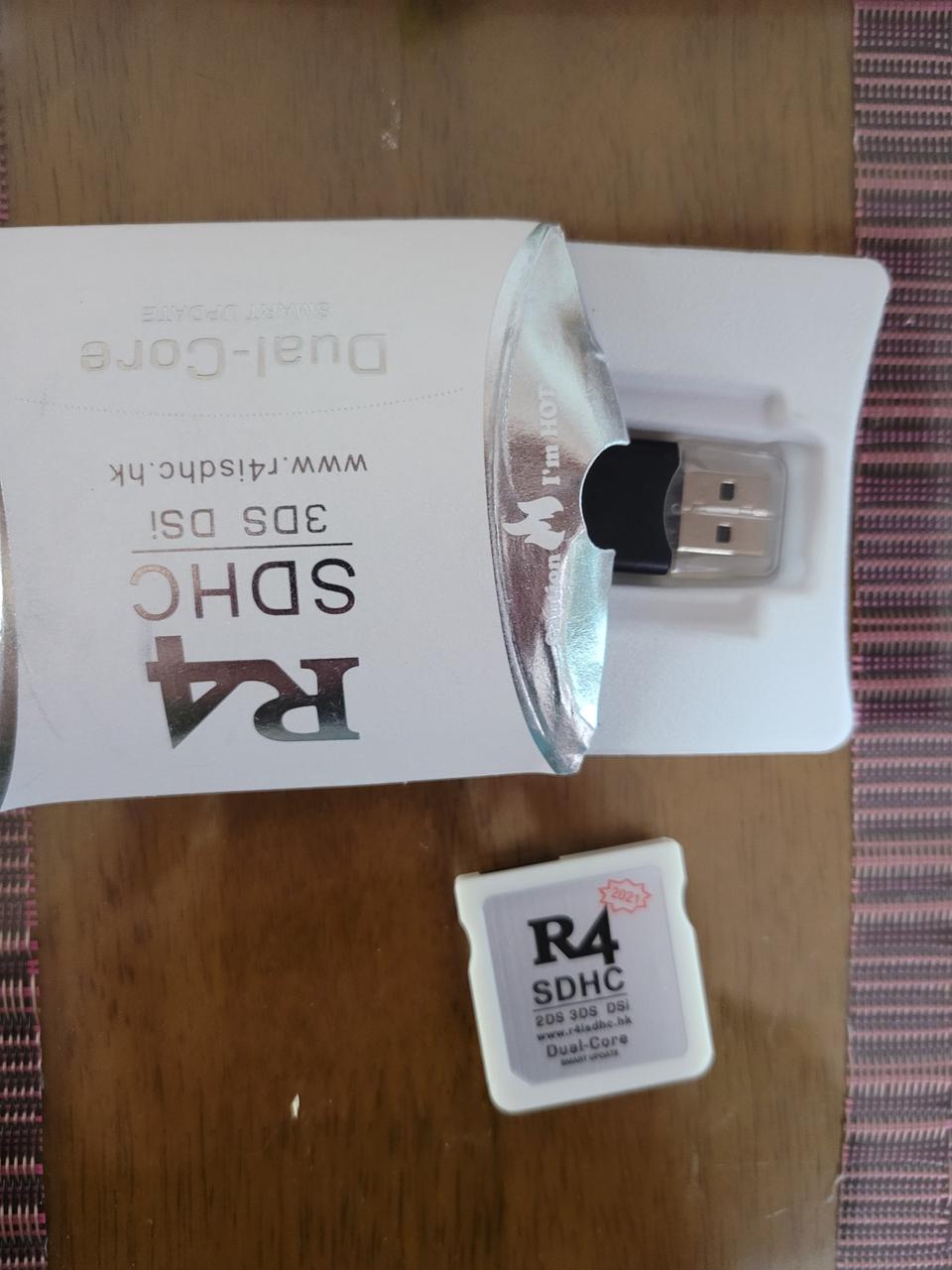 닌텐도 r4칩 (ds.dsi.2ds.3ds)