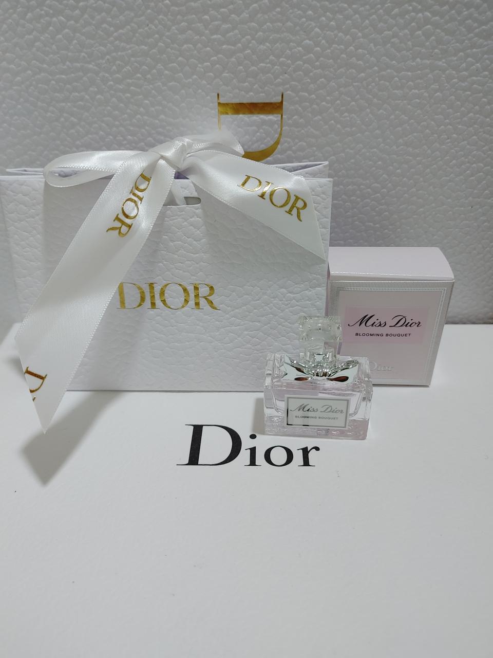 세일.정품 디올 블루밍부케 포장서비스-새제품~