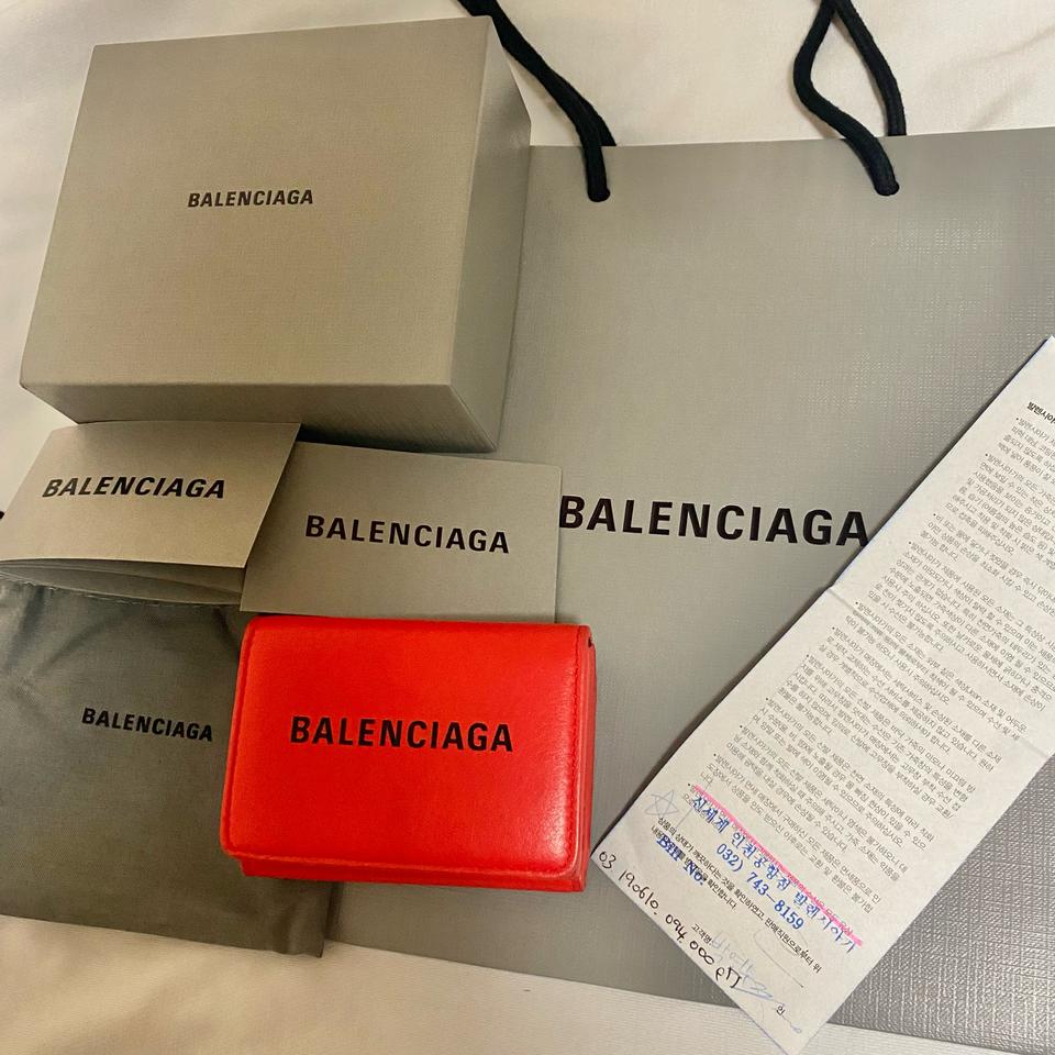 [정품]발렌시아가 지갑 + 풀구성품, 매장인증서(원가 47만원)