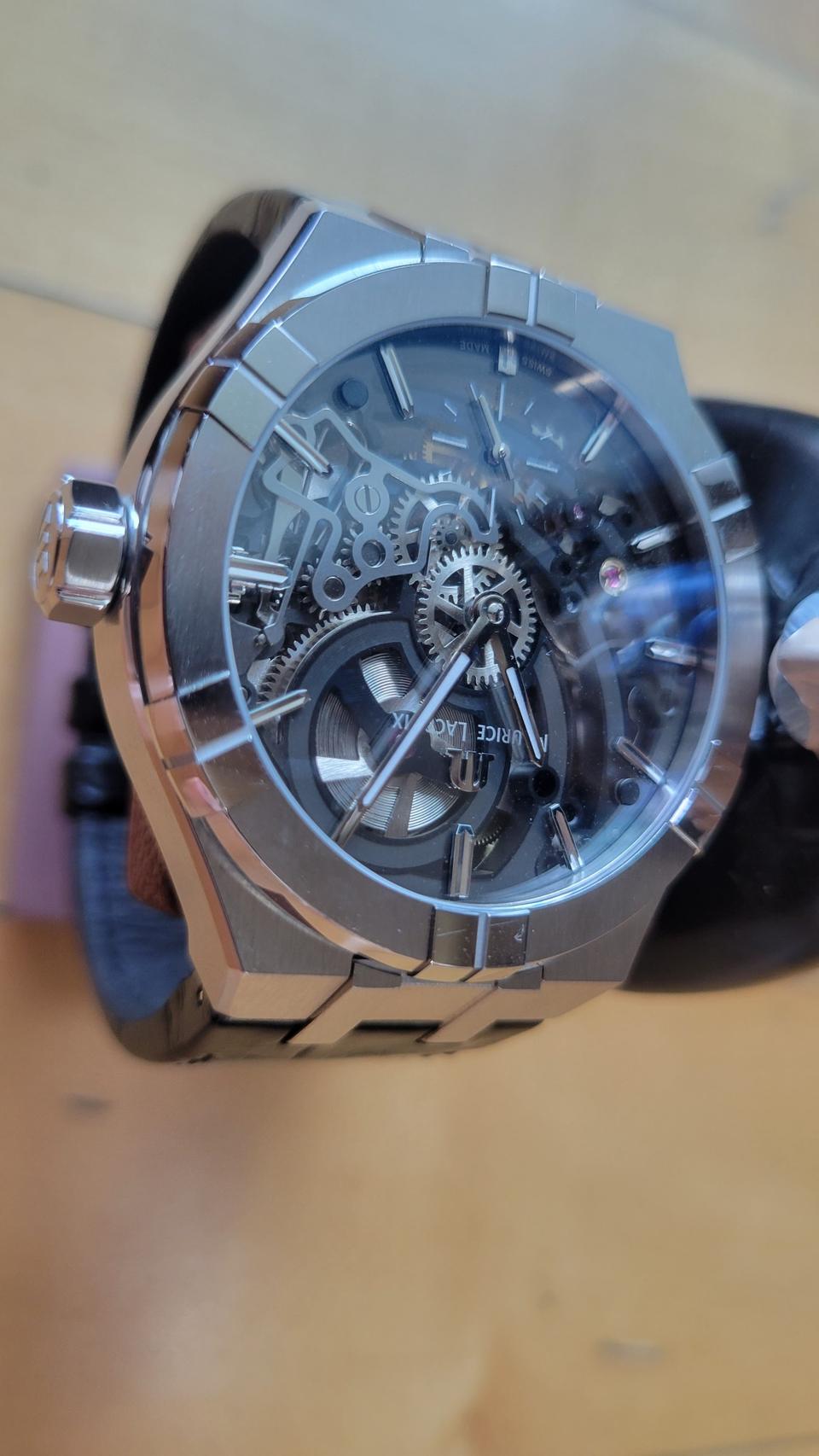 모리스라크로와 아이콘 스켈레톤