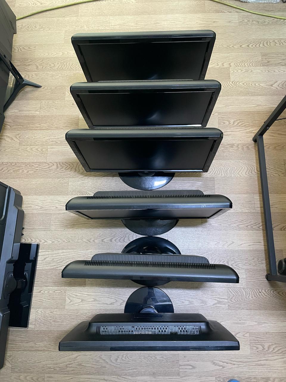 20인치 모니터 6개