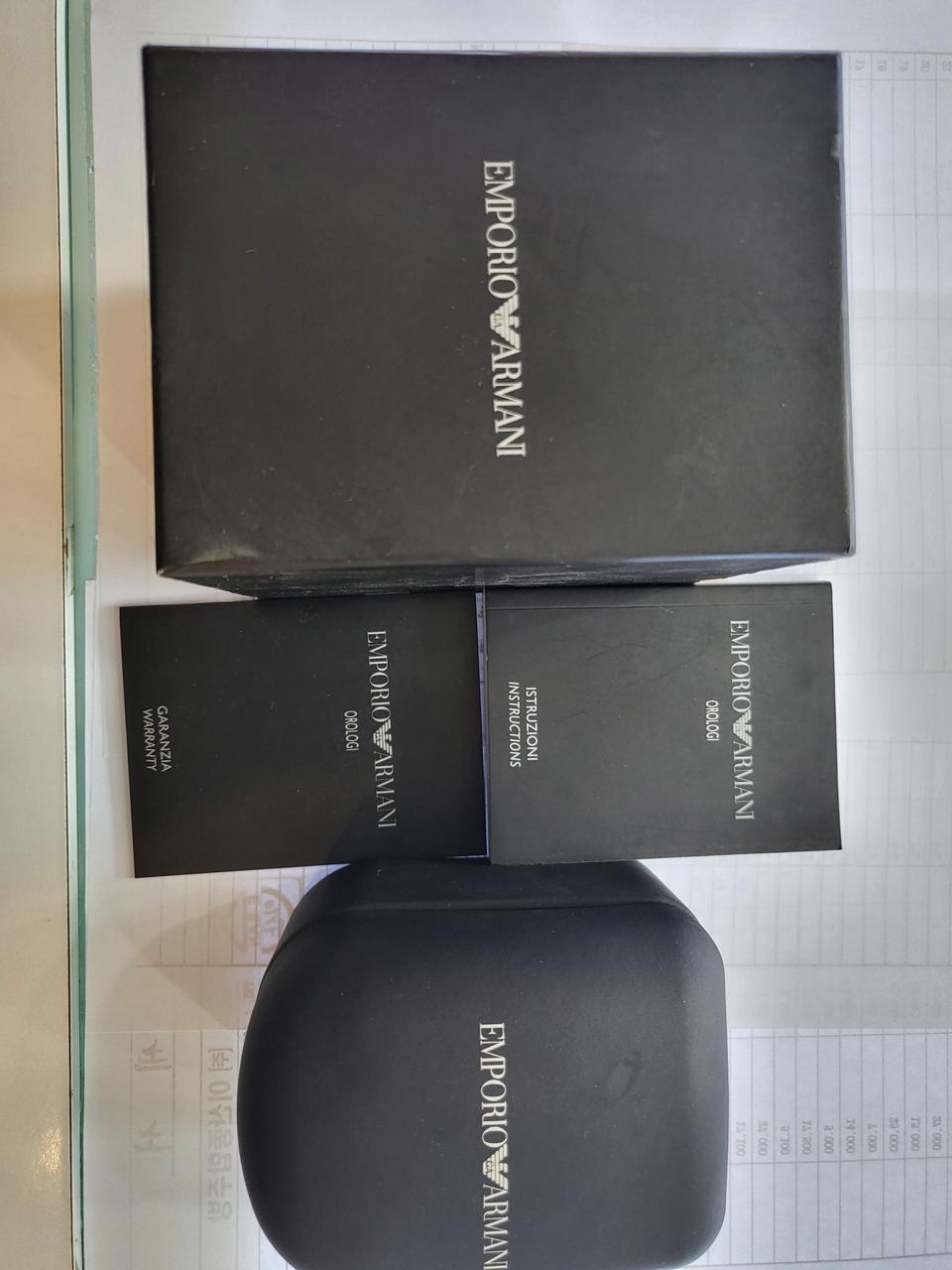 아르마니 시계 구성품 판매합니다.