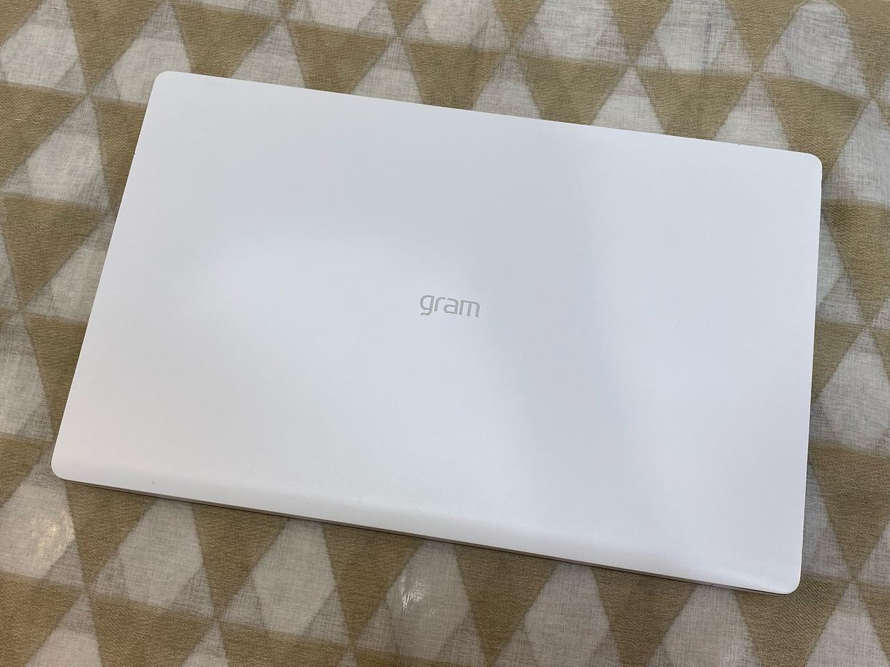 LG 그램 노트북 (15Z90N-VR50K) 판매합니다.