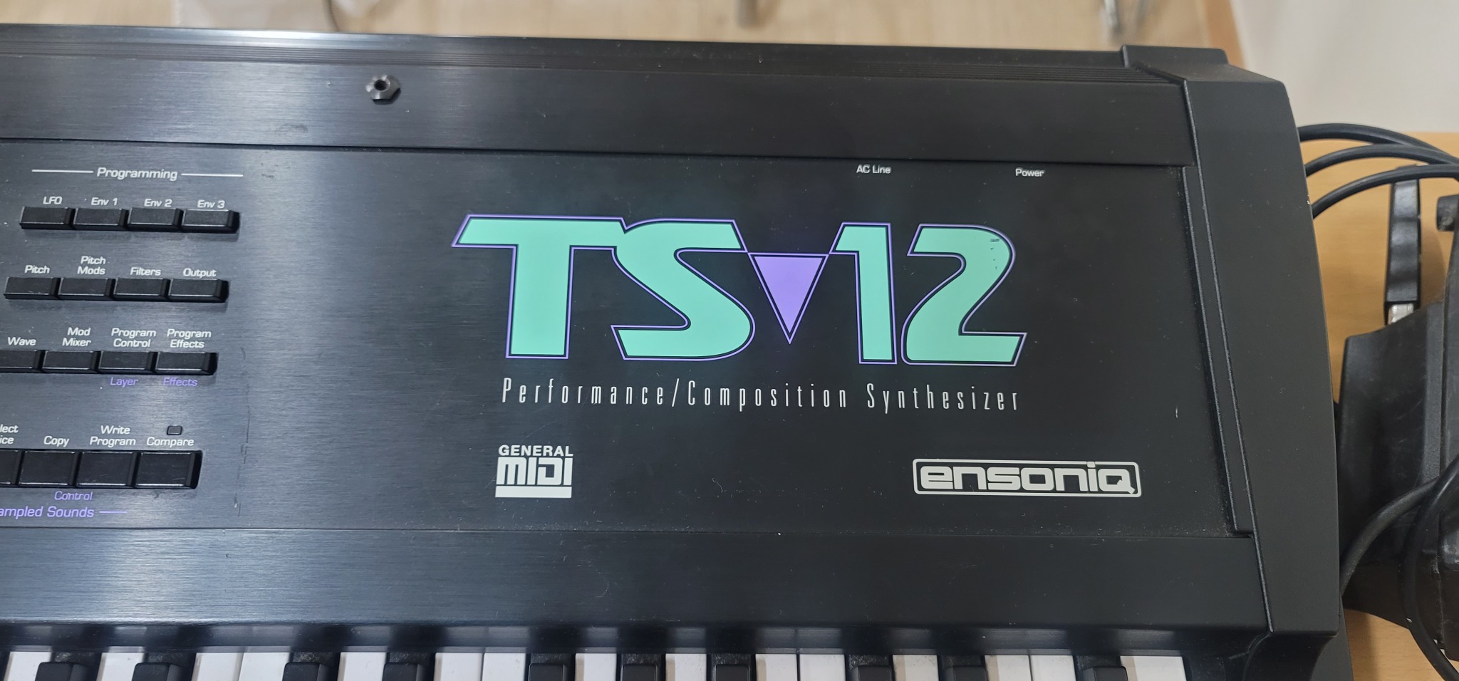 엔소닉(Ensoniq) TS-12 키보드 팝니다.
