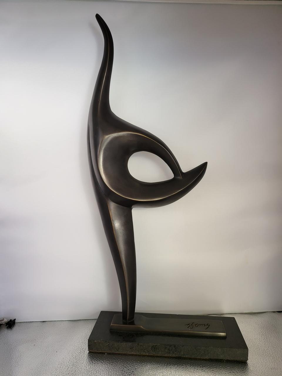 유명한 중견작가 정덕수의 "희망의 새" 브론즈작품.