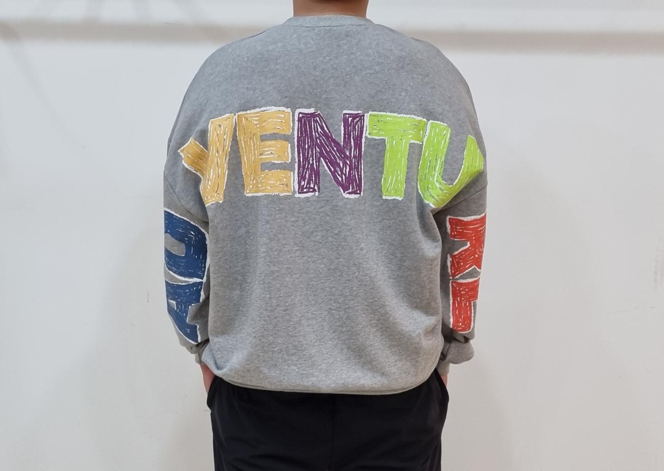 [인기상품] 레터링 오버핏 크레파스 남자 맨투맨