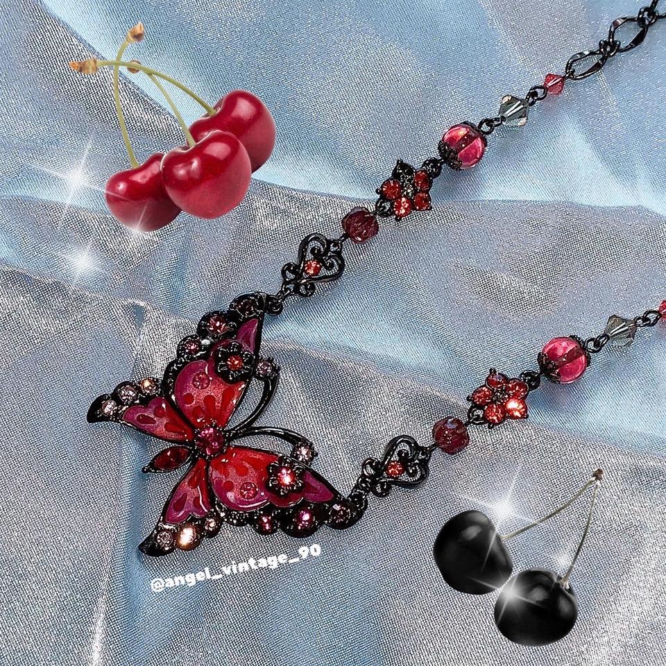 안나수이 레드 목걸이