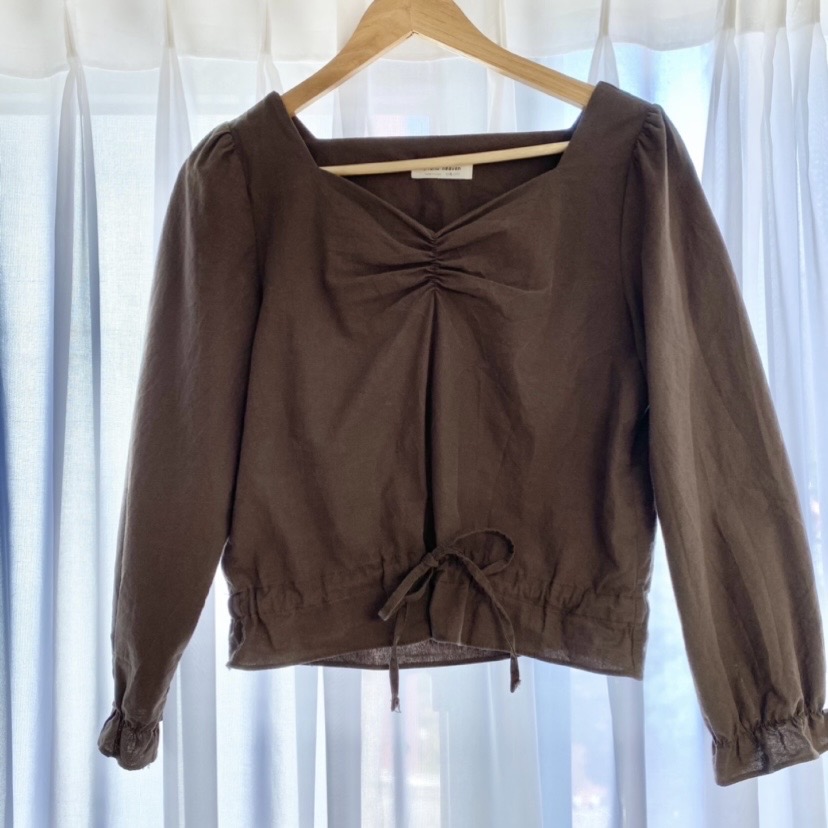 하트넥 블라우스