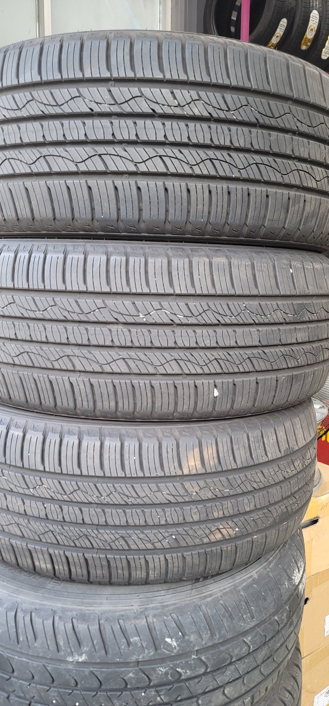 금호타이어 255 50 20 임판 타이어 팝니다