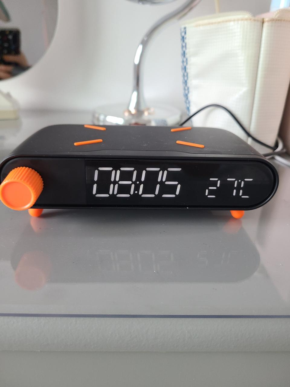 무선충전기 겸 전자시계