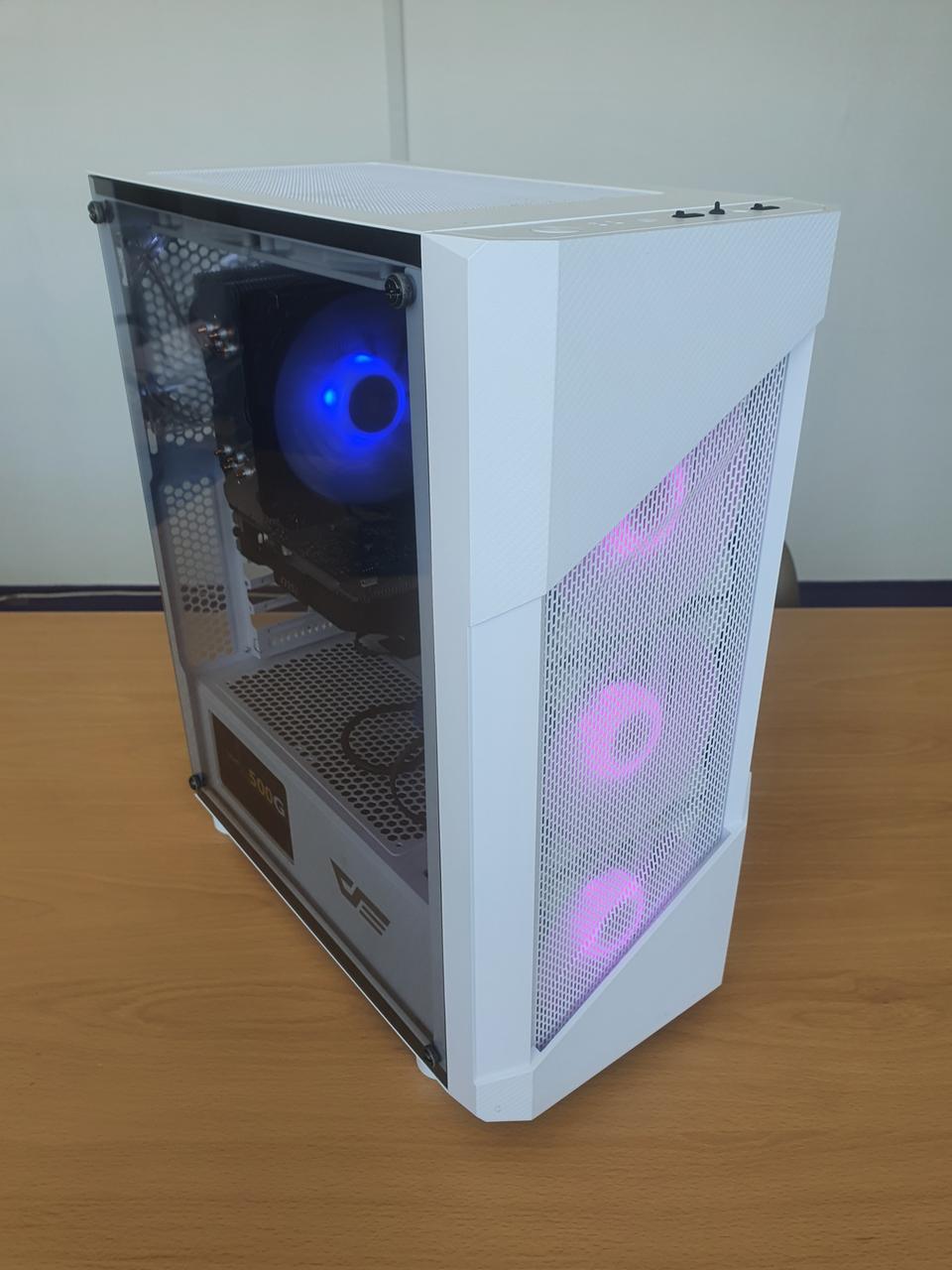 깨끗한 사무용 컴퓨터 화이트