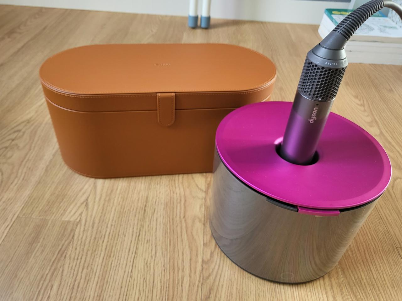다이슨 에어랩 컴플리트 오스테이 거치대 포함