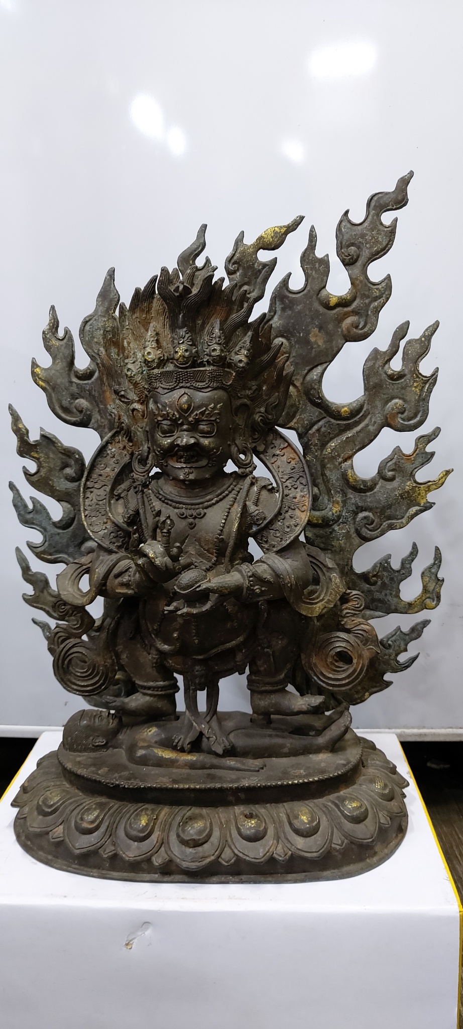 연대감 있는 (부동명왕?) 동불상 (높이 45cm)  30만원