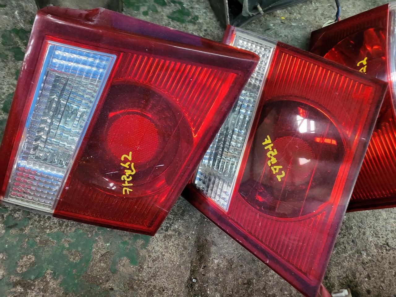 카렌스2 차량 후미등