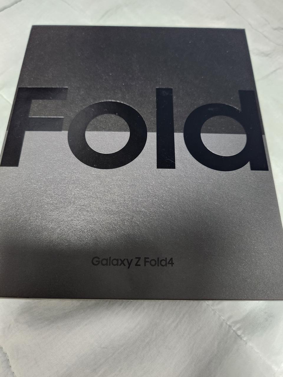 갤럭시폴드4 512 자급제 미개봉 새제품 빨리 팔아요