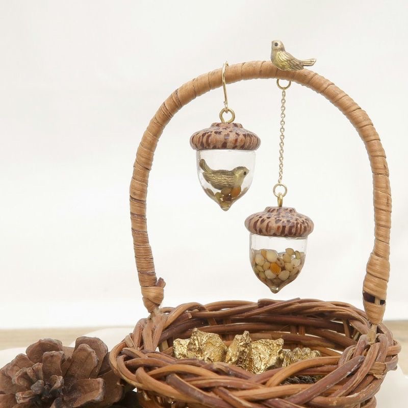 일본 직수입 도토리와 작은 새 언발란스 귀걸이. 새제품.