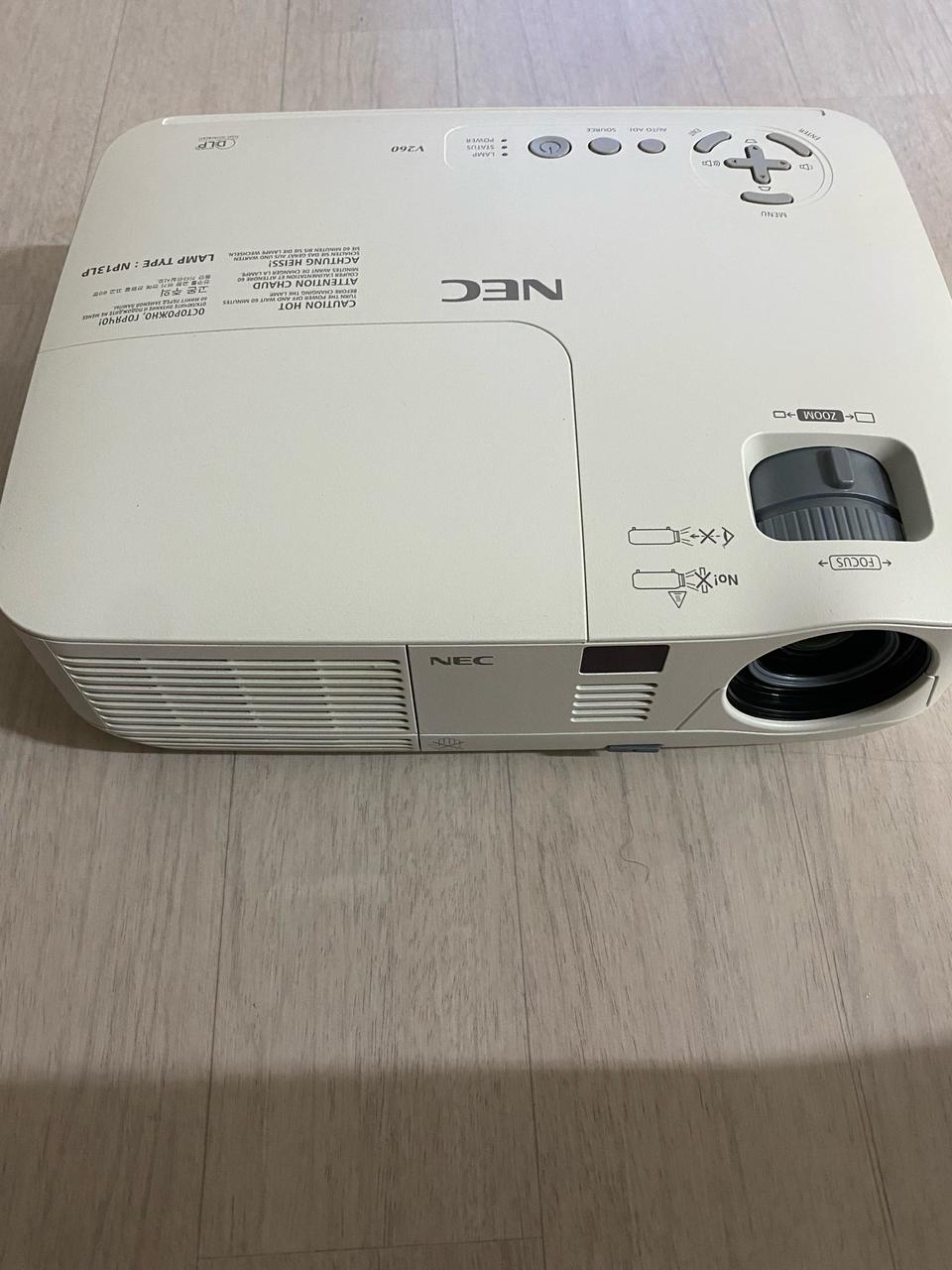 NEC V260 프로젝터