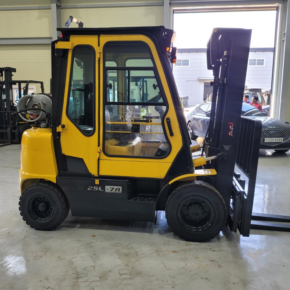 현대 2.5톤 LPG 싸이드쉬프트 지게차