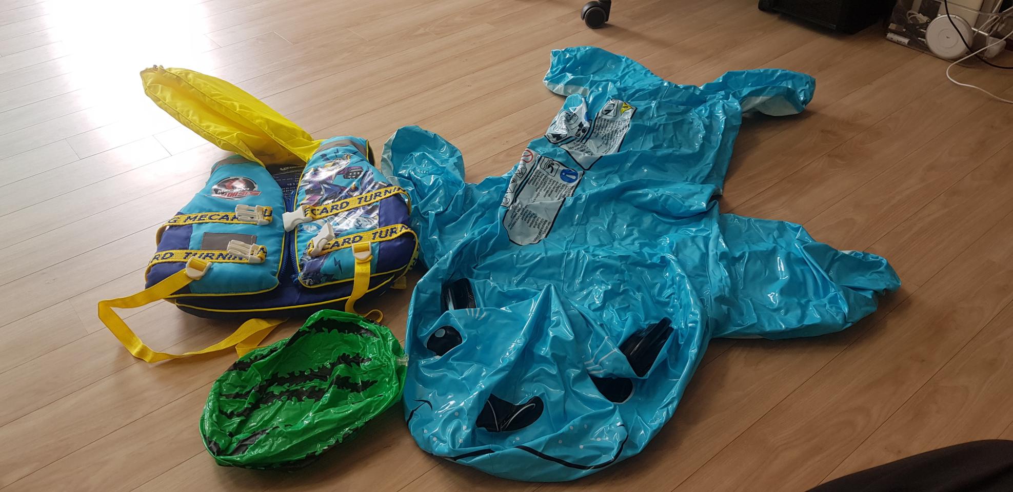 구명조끼+돌고래튜브+수박공