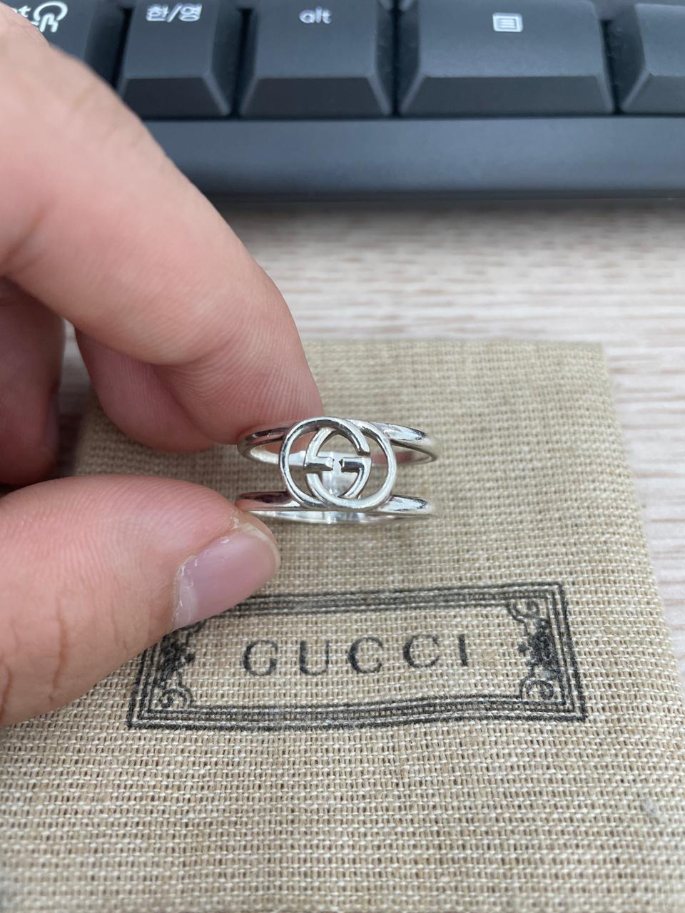 구찌 인터로킹 G 와이드 오픈 링