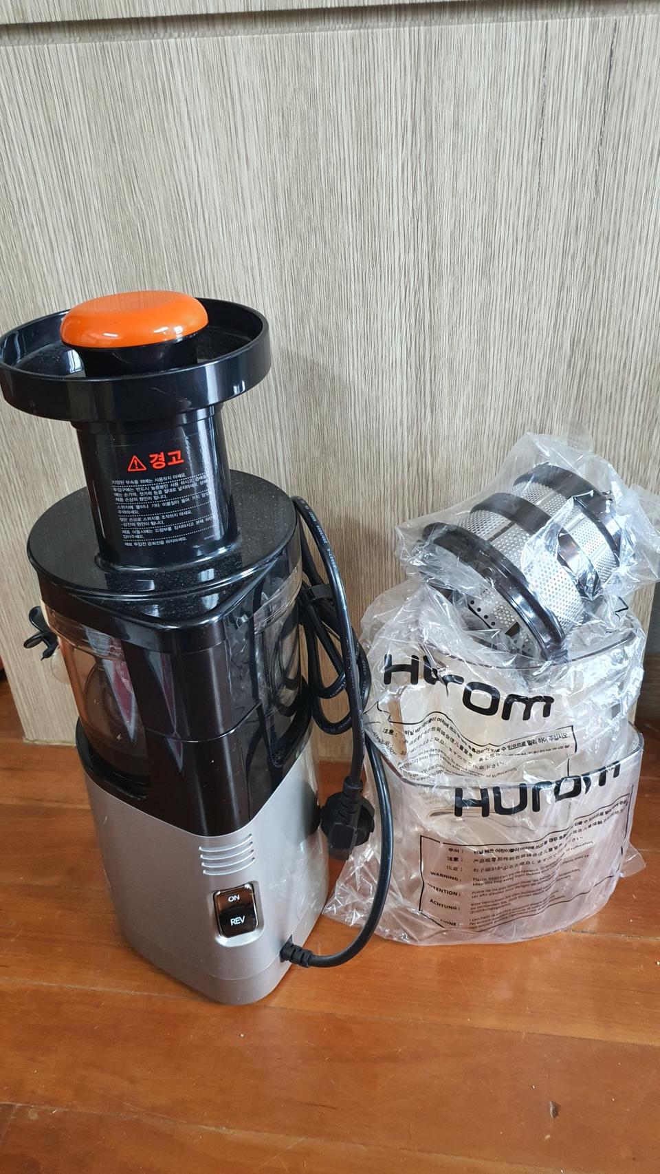 휴롬 2세대 주서원액기 저속착즙기 HY-SBF11