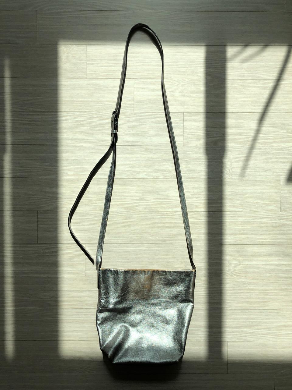 Ann Demeulemeester 앤 드뮐미스터 실버 가죽 숄더백