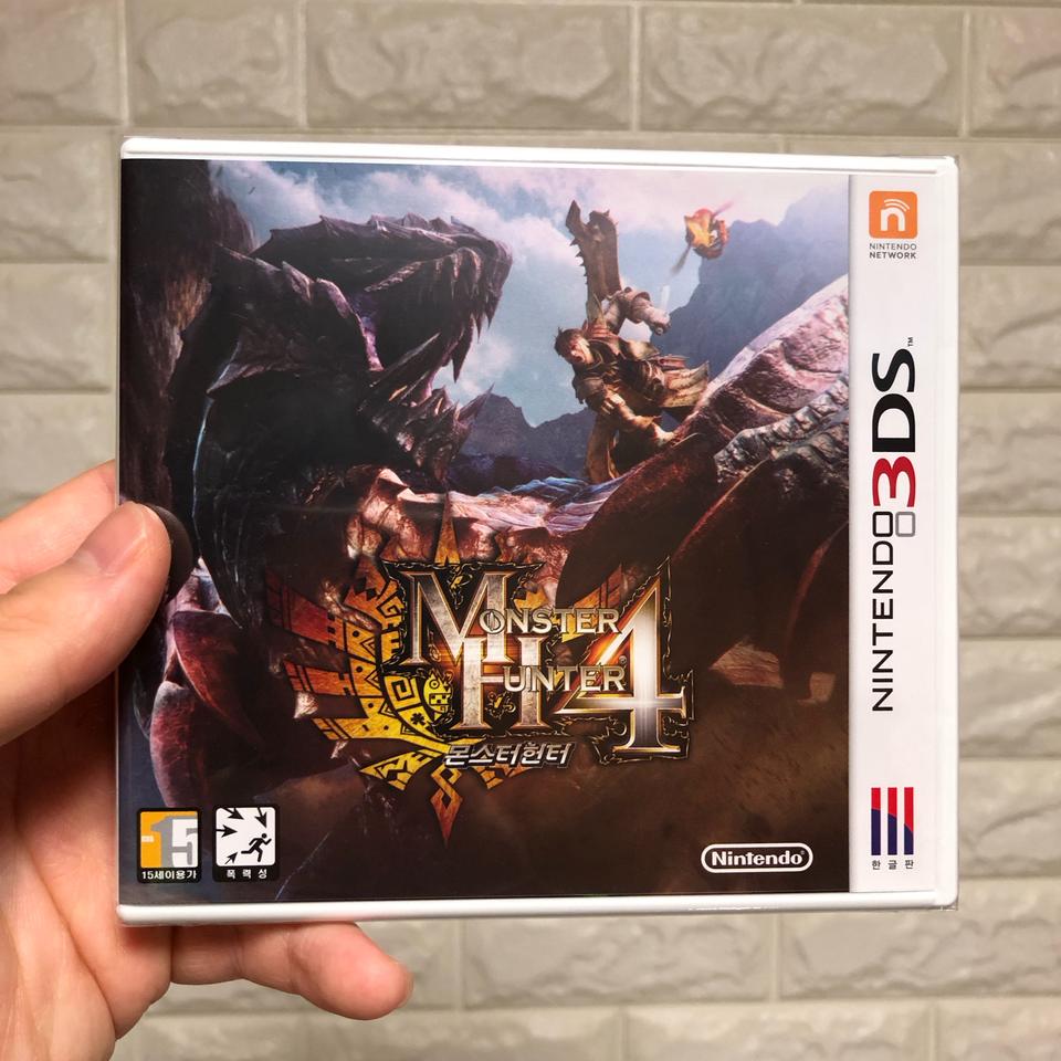 닌텐도 3ds 몬스터헌터 4 미개봉 판매합니다.