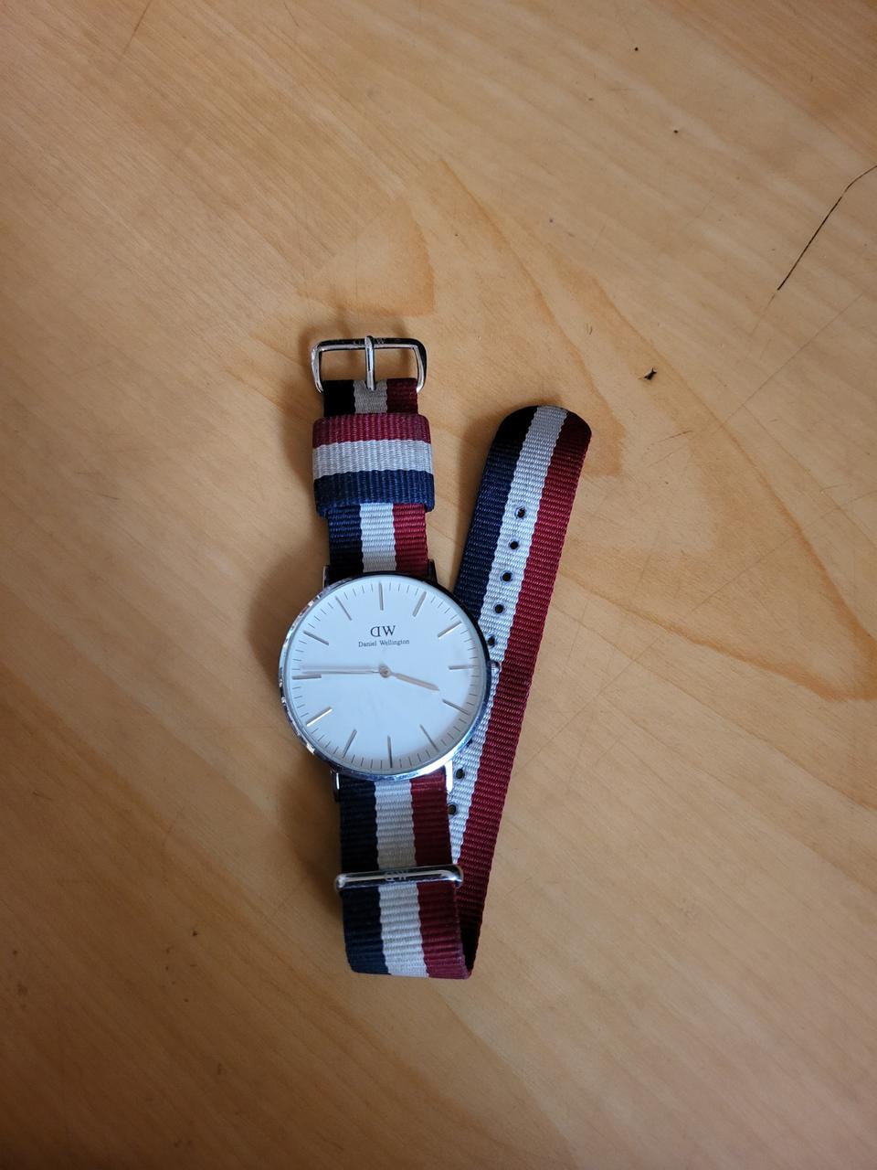 다니엘 웰링턴 시계 팝니다