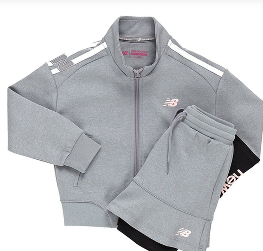 뉴발란스키즈 트레이닝세트 정품입니다